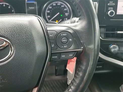 Used 2022 Toyota Camry SE image 15