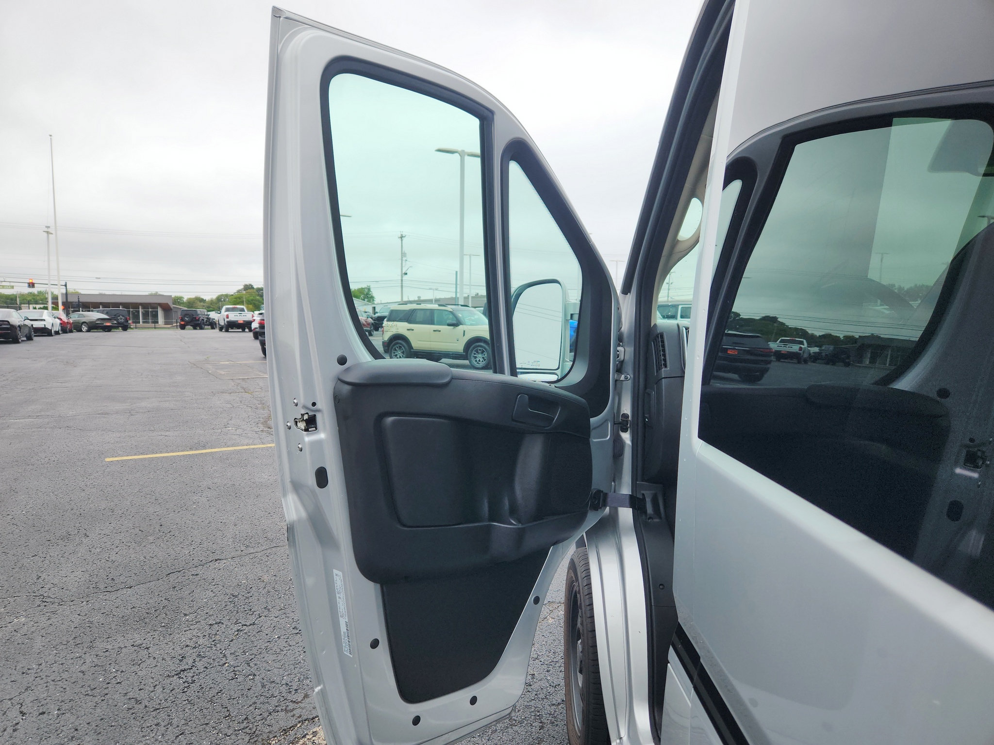 Used 2023 RAM ProMaster 2500 w/ Premium Convenience Group (B) FWD image 18