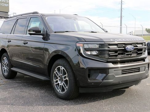 New 2025 Ford Expedition Active image 4