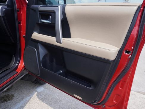 Used 2016 Toyota 4Runner SR5 Premium image 27