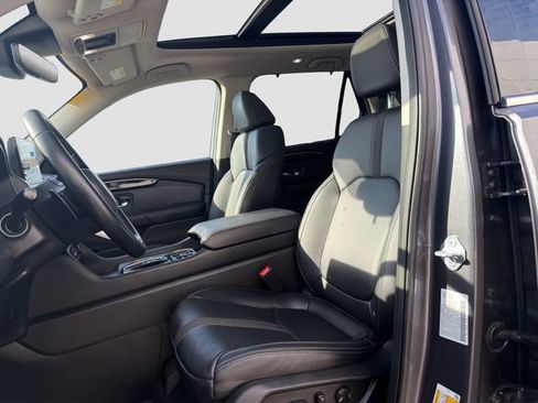 Used 2023 Honda Pilot Touring image 16