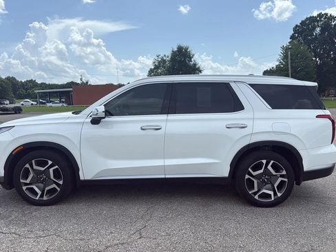 Used 2023 Hyundai Palisade SEL w/ Premium Package AWD/4WD image 2