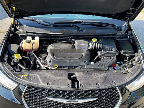 Used 2025 Chrysler Pacifica Select FWD image 12