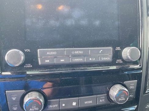 Used 2024 Nissan Titan SV w/ SV Convenience Package image 18