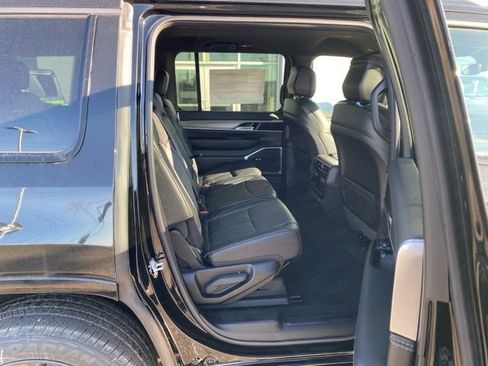 New 2026 Jeep Grand Wagoneer Limited w/ 8-Passenger Seating Package AWD/4WD image 30