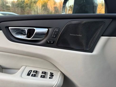 Certified 2023 Volvo XC60 B5 Plus w/ Climate Package image 19