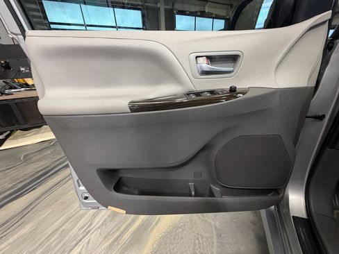 Used 2020 Toyota Sienna XLE Premium AWD/4WD image 56