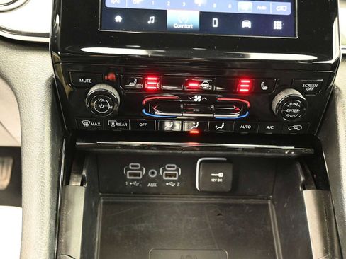 Used 2023 Jeep Grand Cherokee Altitude AWD/4WD image 9