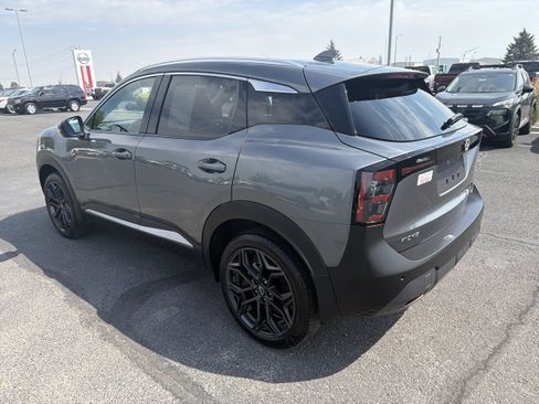 Used 2025 Nissan Kicks SR AWD/4WD image 7