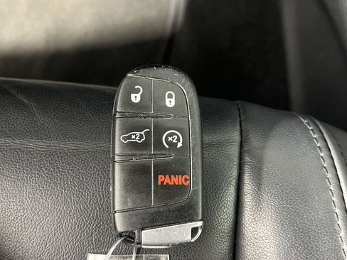 Used 2022 Jeep Grand Cherokee Limited image 38