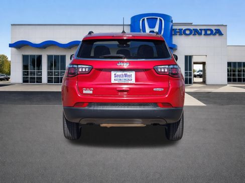 Used 2024 Jeep Compass Latitude AWD/4WD image 8