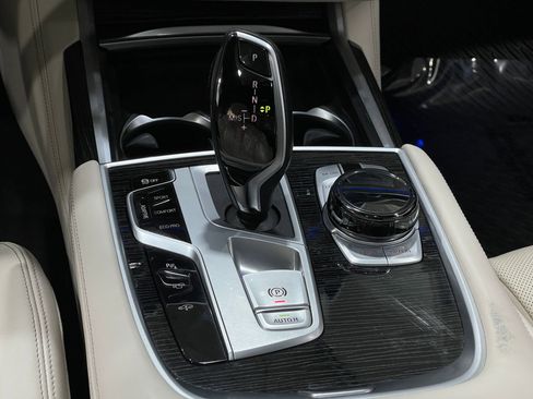 Used 2021 BMW 750i xDrive w/ Executive Package image 29