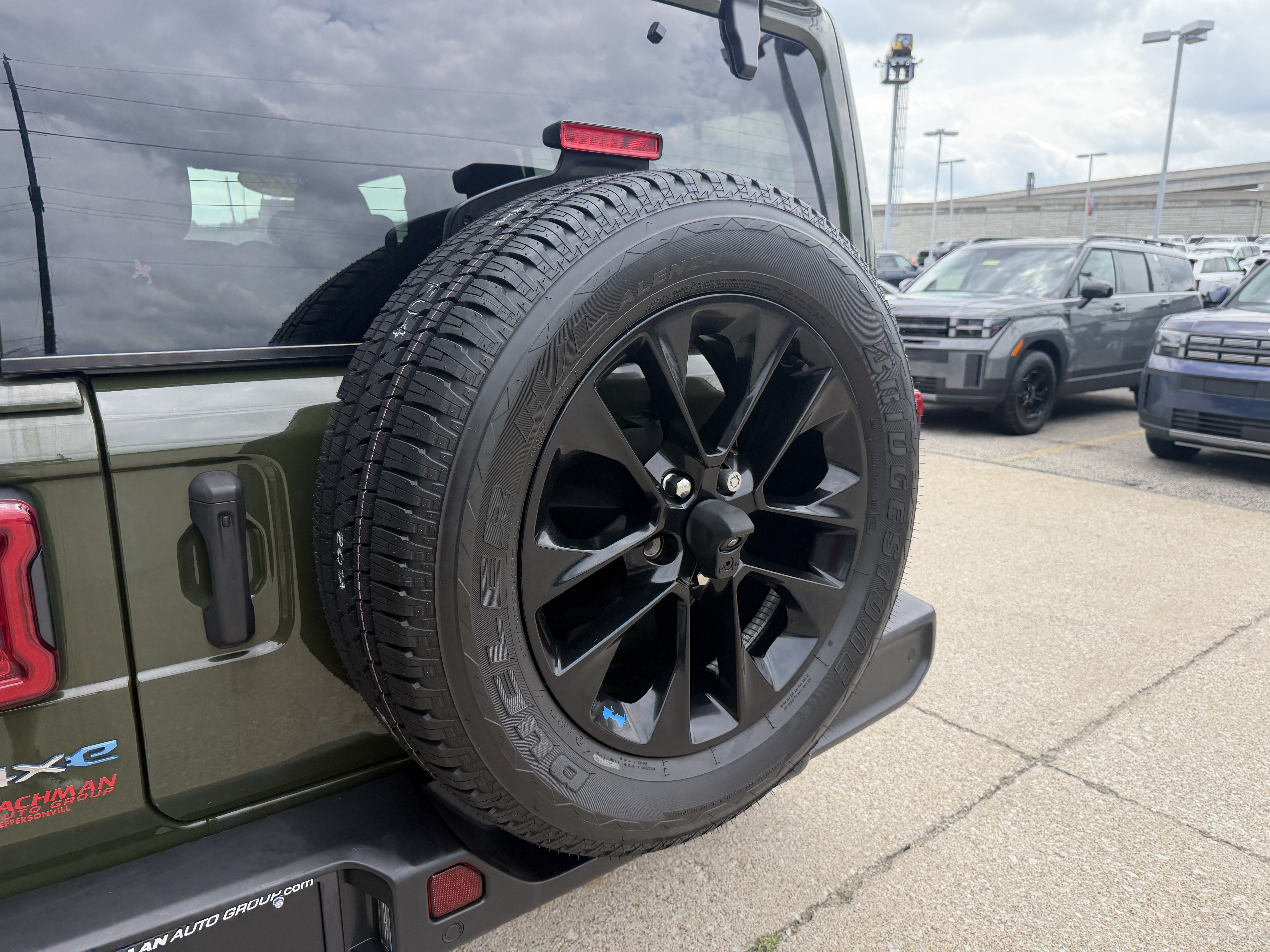Used 2022 Jeep Wrangler Unlimited Sahara w/ Cold Weather Group AWD/4WD image 8