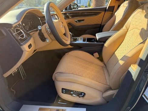 Used 2025 Bentley Flying Spur Plug-In Hybrid AWD/4WD image 25