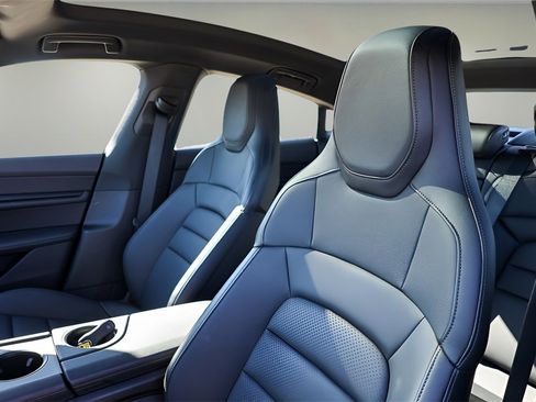 Used 2022 Porsche Taycan image 10