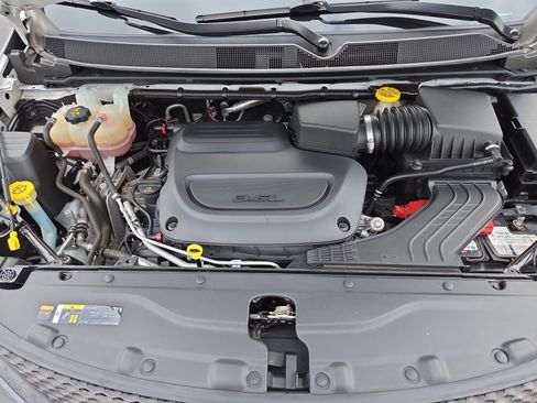 Certified 2022 Chrysler Voyager LX FWD image 32