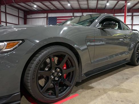Used 2018 Ford Mustang Shelby GT350R w/ GT350R Equipment Group 920A RWD image 29