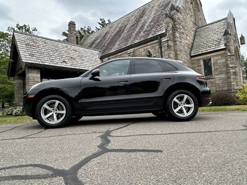 Used 2018 Porsche Macan AWD/4WD image 33