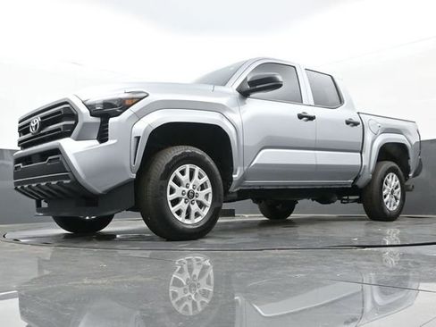 Used 2025 Toyota Tacoma SR RWD image 12