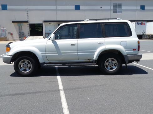 Used 1997 Toyota Land Cruiser AWD/4WD image 2