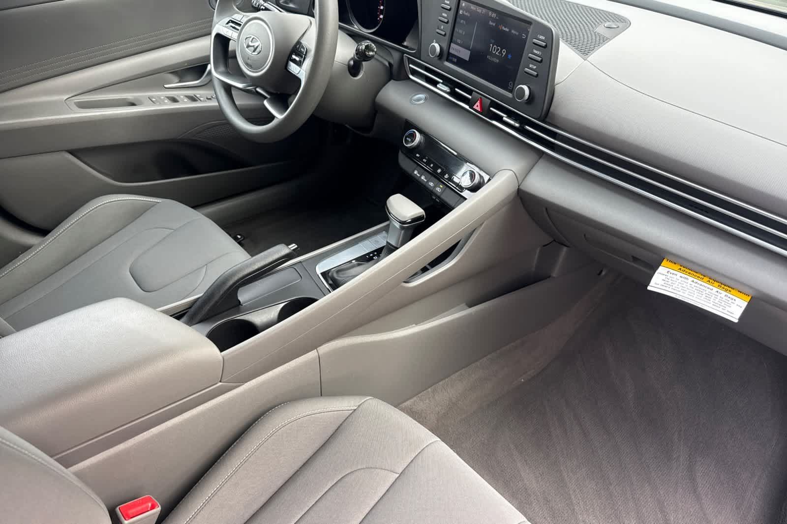 Used 2023 Hyundai Elantra SEL FWD image 17