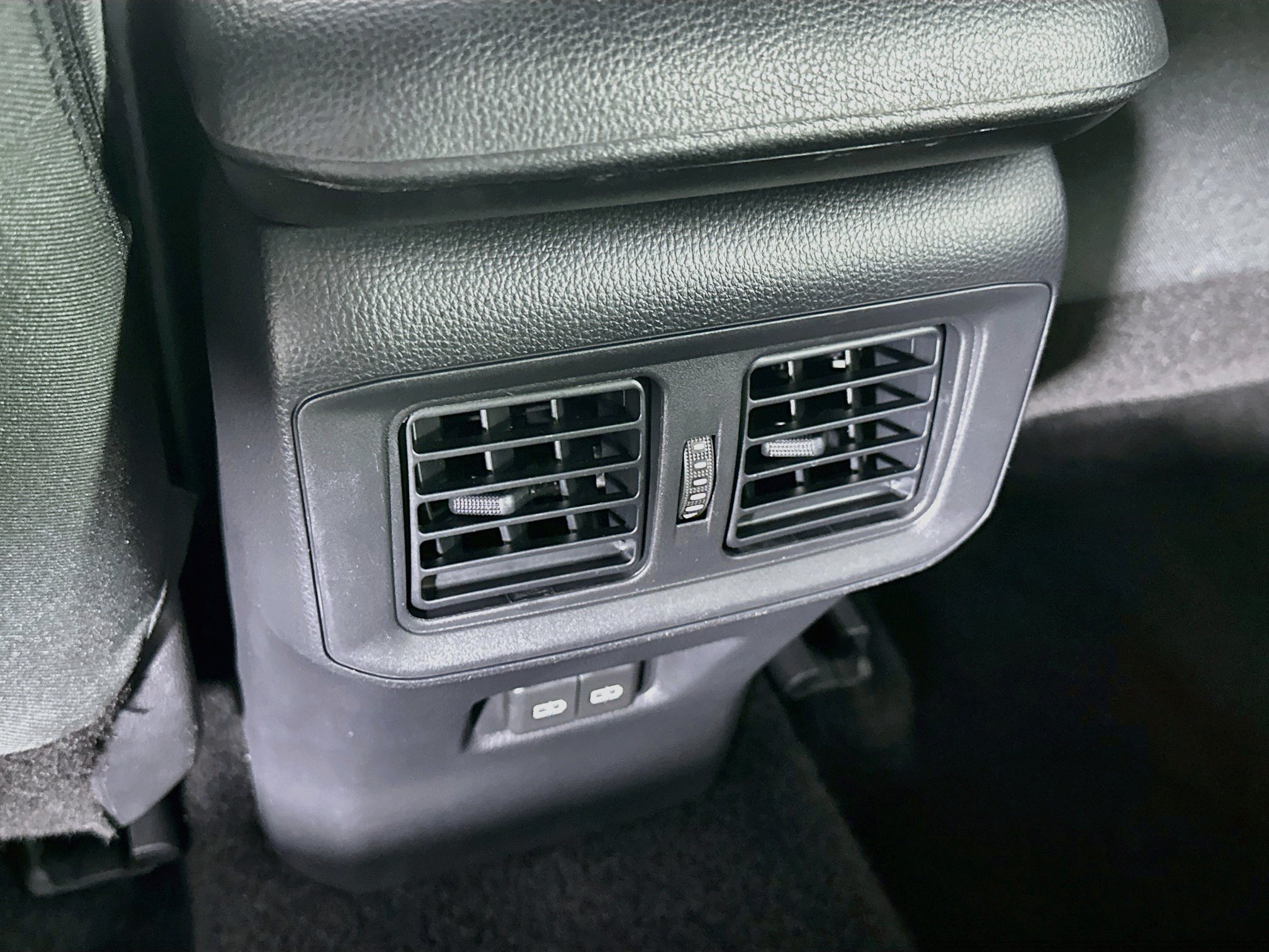 Used 2025 Toyota RAV4 XLE AWD/4WD image 27