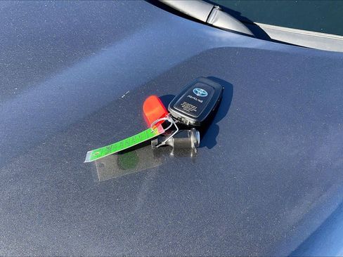 Used 2022 Toyota RAV4 XLE w/ Convenience Package image 14