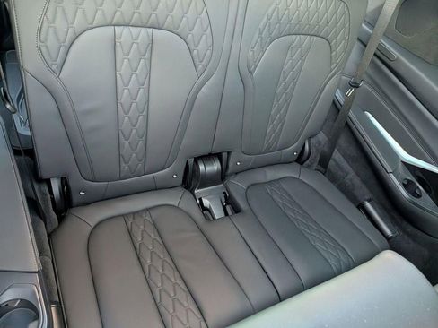 Used 2025 BMW X7 M60i w/ Climate Comfort Package AWD/4WD image 32