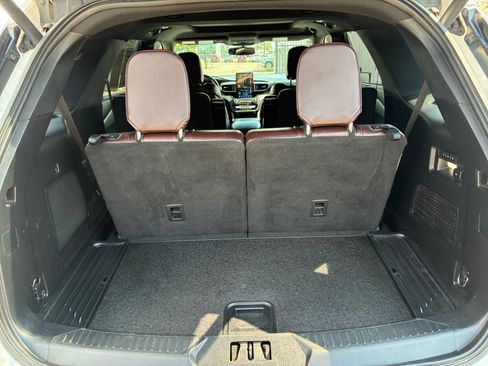 Used 2020 Ford Explorer Platinum w/ Premium Technology Package AWD/4WD image 16
