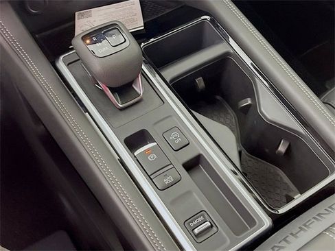 New 2025 Nissan Pathfinder Platinum image 13