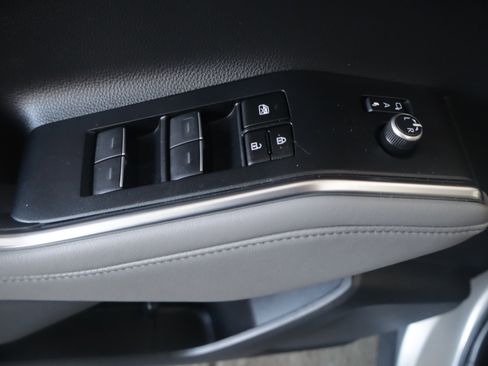 Used 2023 Toyota Highlander Limited image 4