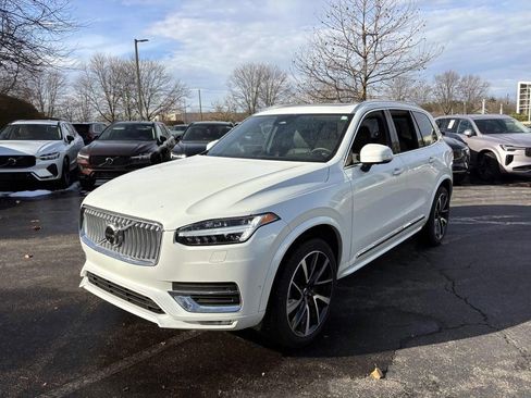 Used 2024 Volvo XC90 B6 Plus image 3