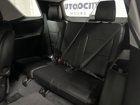 Used 2021 Chevrolet Traverse RS image 40