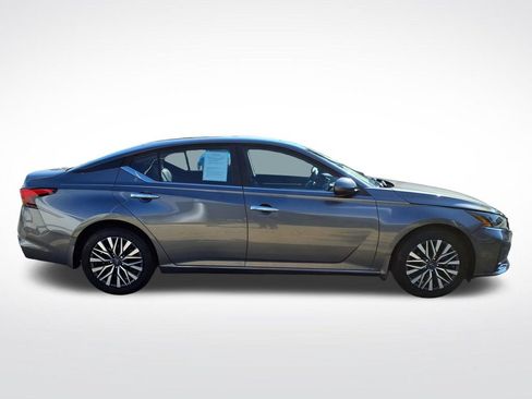 Used 2023 Nissan Altima 2.5 SV FWD image 6