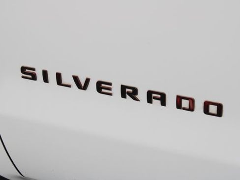 Used 2017 Chevrolet Silverado 1500 Custom w/ Custom Convenience Package image 18