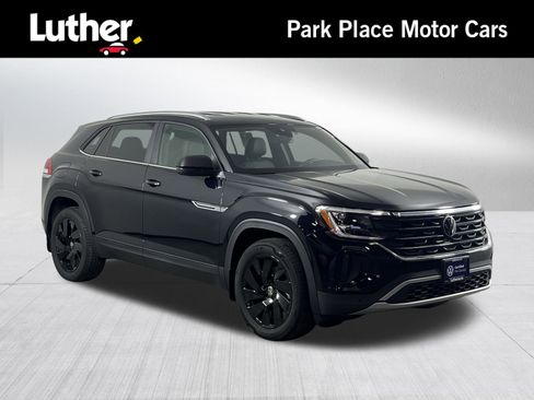Certified 2025 Volkswagen Atlas Cross Sport SE image 1