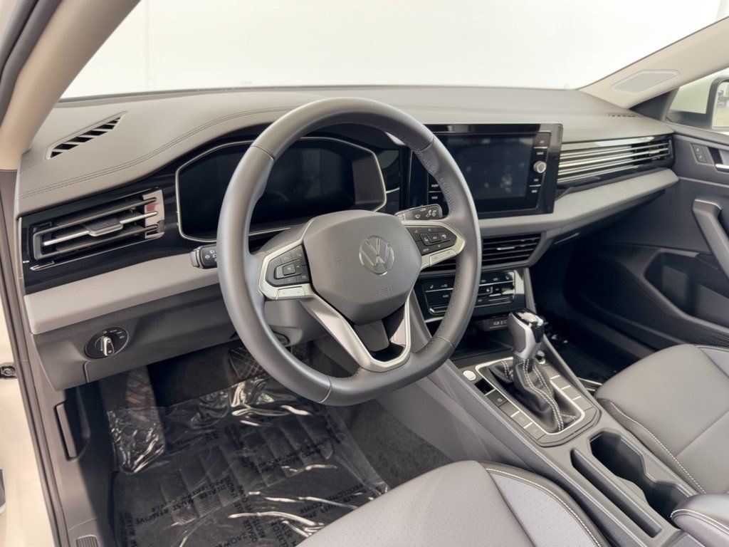 Used 2026 Volkswagen Jetta SE FWD image 4