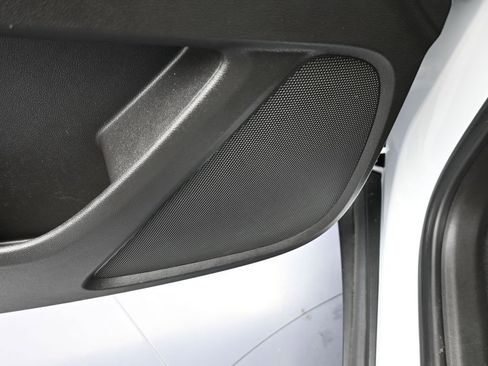 Used 2023 Chevrolet Traverse LT image 13