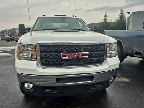 Used 2011 GMC Sierra 2500 SLE w/ SLE Preferred Package image 2