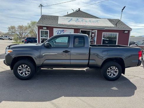 Used 2017 Toyota Tacoma SR image 2