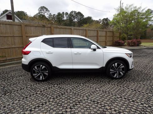 Certified 2025 Volvo XC40 B5 Plus w/ Protection Package Premier AWD/4WD image 5