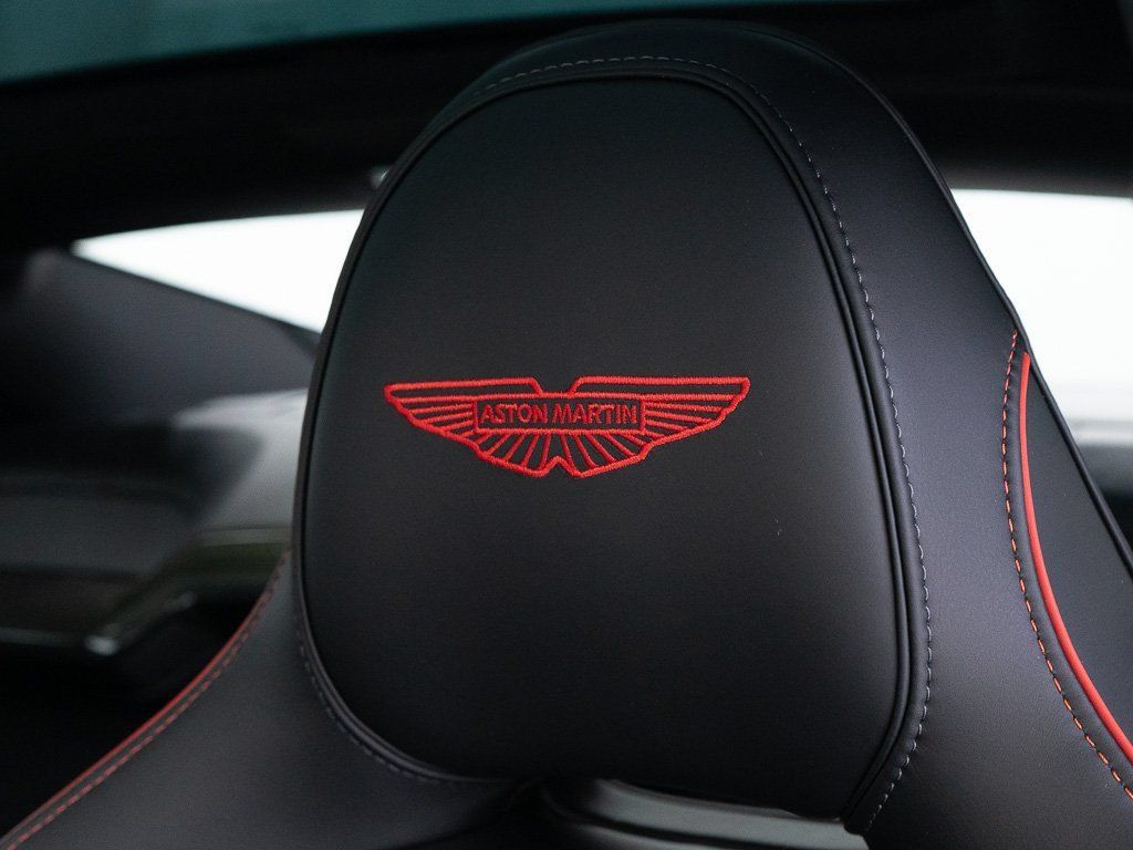 Used 2025 Aston Martin Vanquish RWD image 18