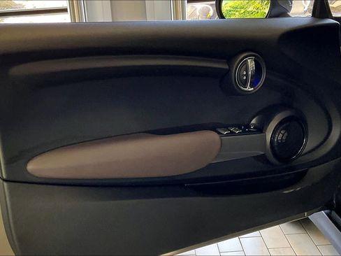 Used 2017 MINI Cooper Convertible image 21