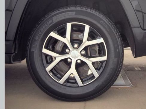 Used 2024 Jeep Grand Cherokee L Limited w/ Luxury Tech Group II image 12