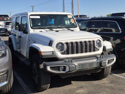 Used 2024 Jeep Wrangler Unlimited Sahara AWD/4WD image 3