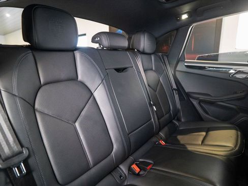 Used 2022 Porsche Macan image 38