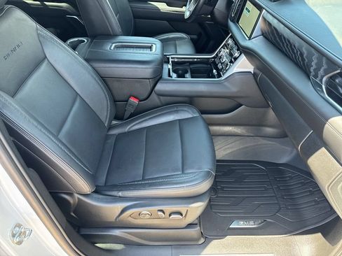 Used 2023 GMC Yukon Denali w/ Advanced Technology Package AWD/4WD image 27