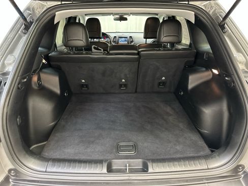 Used 2020 Jeep Cherokee Latitude Plus w/ Cold Weather Group image 24