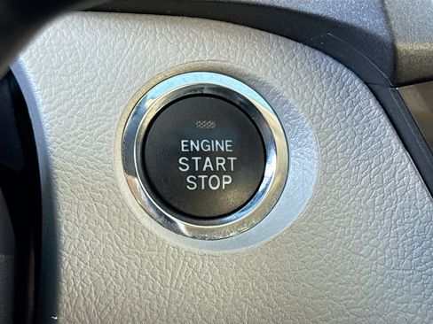 Used 2020 Toyota Sienna XLE image 9