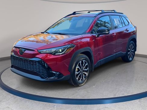 Used 2025 Toyota Corolla Cross SE image 1